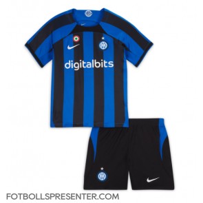 Inter Milan Hemmatröja Barn 2022-23 Kortärmad (+ korta byxor)